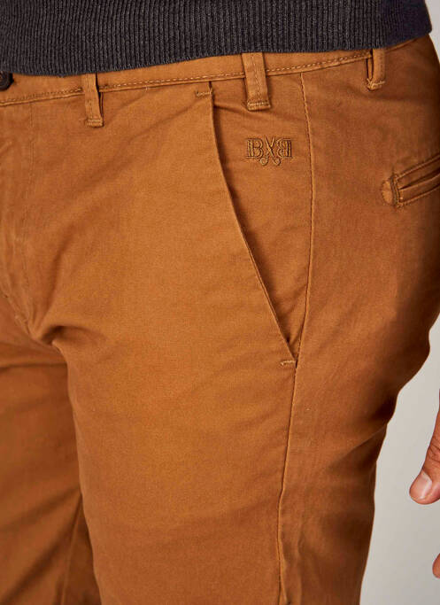 Pantalon chino marron BRUCE & BUTLER  pour homme