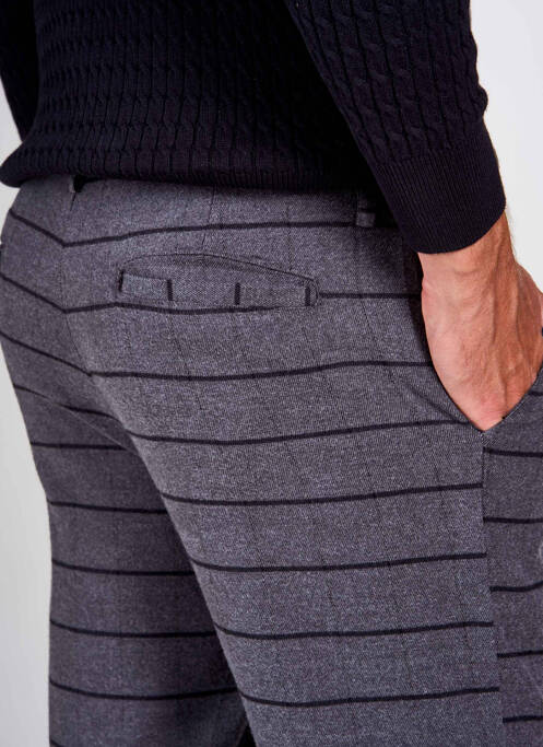 Pantalon chino gris BRUCE & BUTLER  pour homme