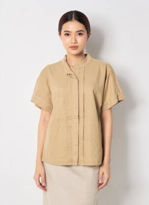 Chemisier coupe cintrée manches courtes beige COUTURIST femme