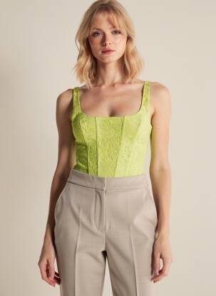 Top coupe cintrée sans manche vert LUMINA femme