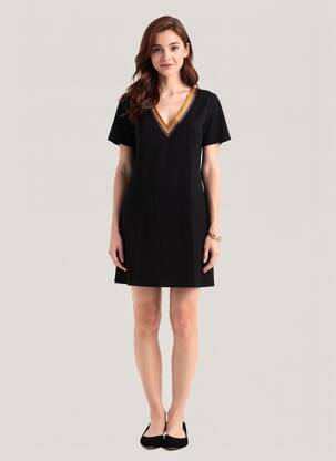 Robe courte manches courtes manches courtes noir CHARMING GIRL femme