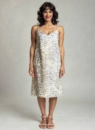 Robe mi-longue col v fines bretelles beige EVA KAYAN femme