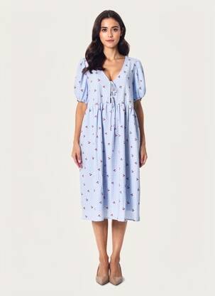 Robe mi-longue tissage crêpe manches courtes bleu DROLE DE COPINE femme