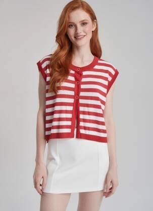 Gilet manches courtes fermeture boutonnée sur le devant rouge PLEASE femme