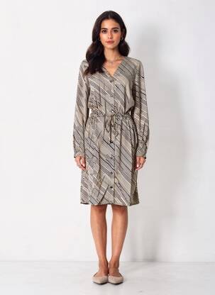 Robe mi-longue imprimé fantaisie manches longues beige KAFFE femme