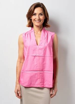 Top coupe cintrée sans manche rose YEST femme