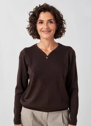 Pull coupe cintrée manches longues marron KATMAI femme