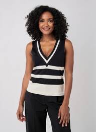 Pull col v sans manche noir LOLA CASADEMUNT femme