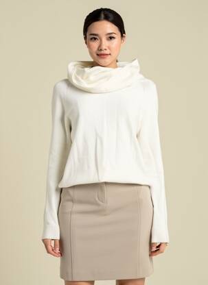 Pull col roulé coupe cintrée manches longues blanc LA FEE MARABOUTEE femme