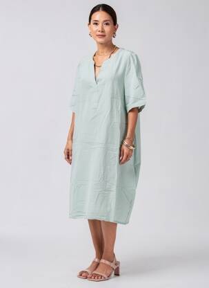 Robe mi-longue tissage crêpe manches courtes vert CECIL femme