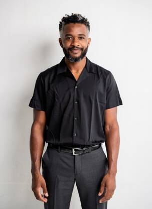 Chemise manches courtes col tailleur noir DESOTO homme