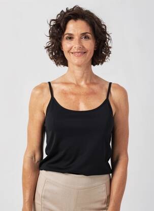 Top coupe cintrée fines bretelles noir KATMAI femme