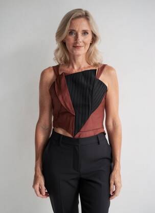 Top tissage crêpe sans manche marron LEÏKO femme