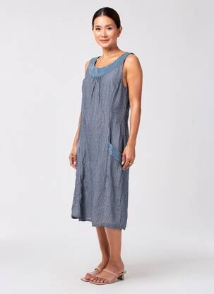 Robe mi-longue tissage crêpe sans manche bleu QUATTRO femme
