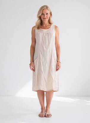 Robe mi-longue tissage crêpe sans manche rose QUATTRO femme