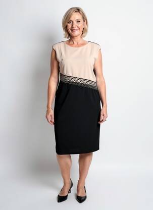 Robe mi-longue tissage crêpe manches courtes beige QUATTRO femme