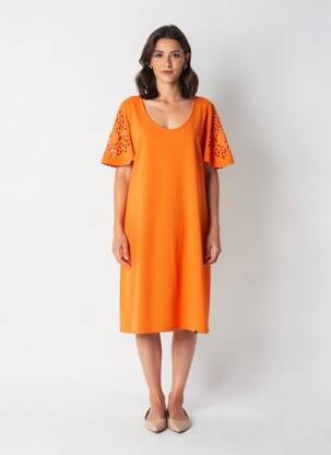 Robe mi-longue tissage crêpe manches courtes orange LOLITAS&L femme