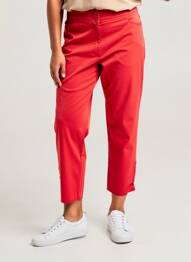 Pantalon 7/8 fermeture zippée sous rabat boutonné rouge QUATTRO femme