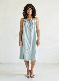 Robe mi-longue tissage crêpe fines bretelles bleu ZILCH femme