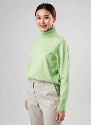 Pull col roulé maille souple et aérée manches longues vert ESCORPION femme