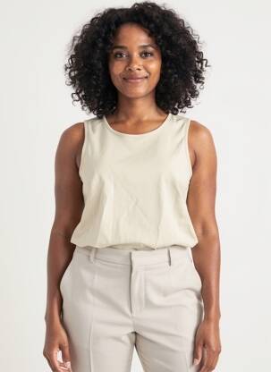 Top coupe cintrée sans manche beige URBANCODE femme