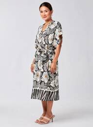 Robe mi-longue imprimé fleurs manches courtes noir COULEURS DU TEMPS femme