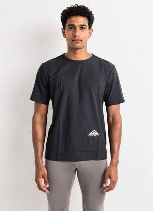 T-shirt coupe cintrée manches courtes noir NIKE homme
