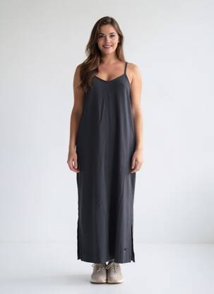 Robe longue coupe cintrée fines bretelles noir NIKE femme