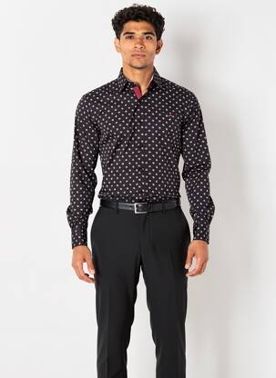 Chemise manches longues poignets boutonnés noir CAMBERABERO homme