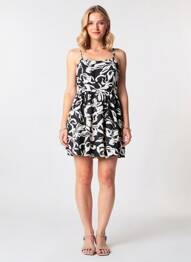 Robe courte coupe cintrée fines bretelles noir H&M femme