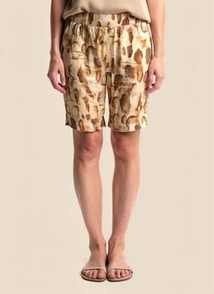 Short coupe fluide taille normale beige COUTURIST femme
