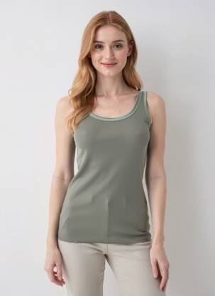 Top coupe cintrée sans manche vert SOYACONCEPT femme