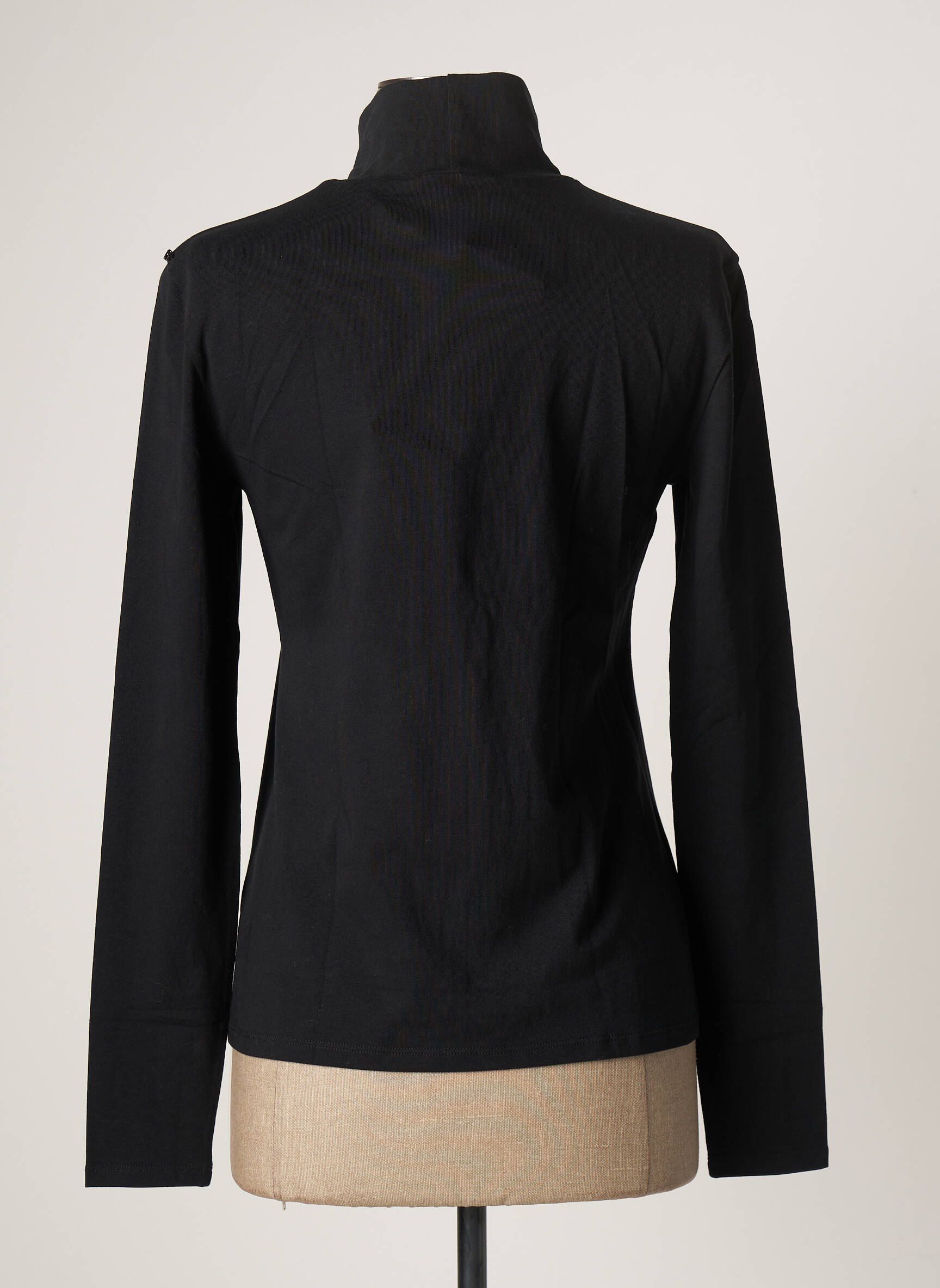 T-shirt court à manches courtes pour femmes, extensible, sexy avec soutien-gorge intégré, haut de sport premium en marque privée pour la course, le tennis et les vêtements de sport - Chine Tee-shirt