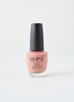 Vernis ou soin des ongles rose OPI femme