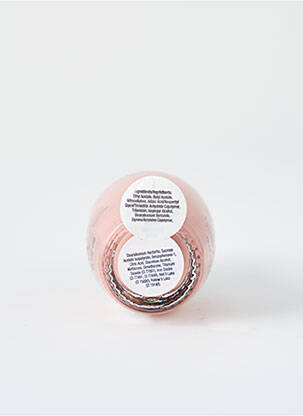 Vernis ou soin des ongles rose OPI femme