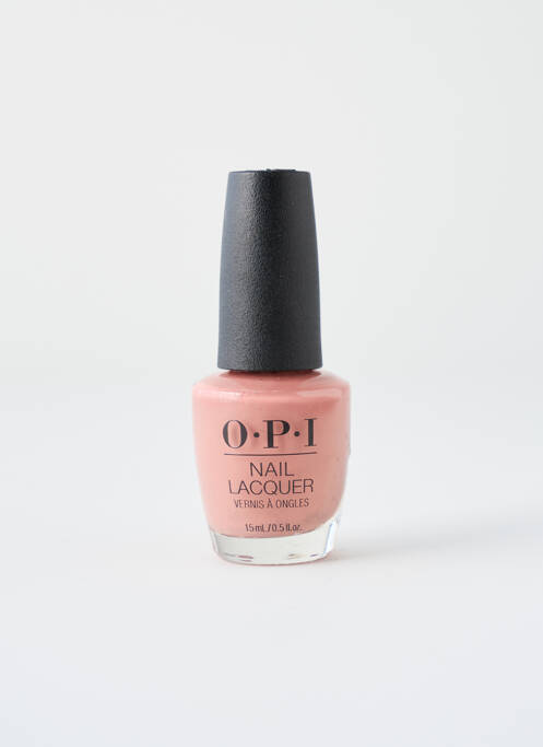 Vernis ou soin des ongles rose OPI femme