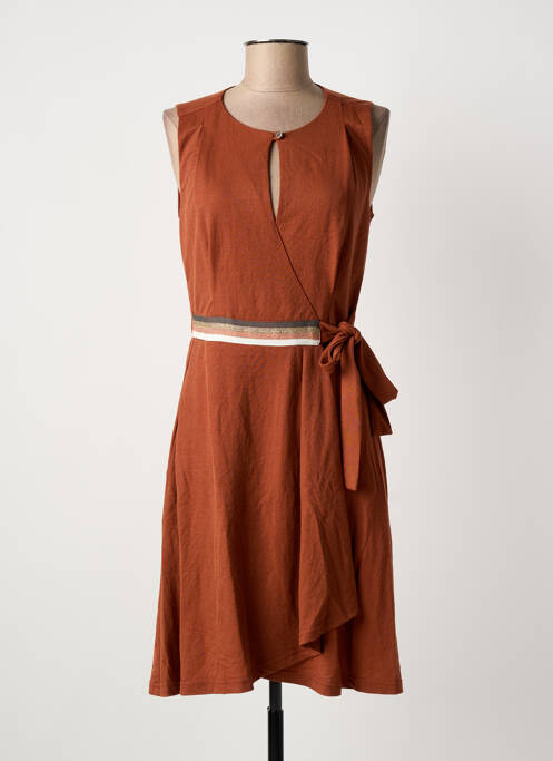 Robe mi-longue tissage crêpe sans manche marron NINATI femme
