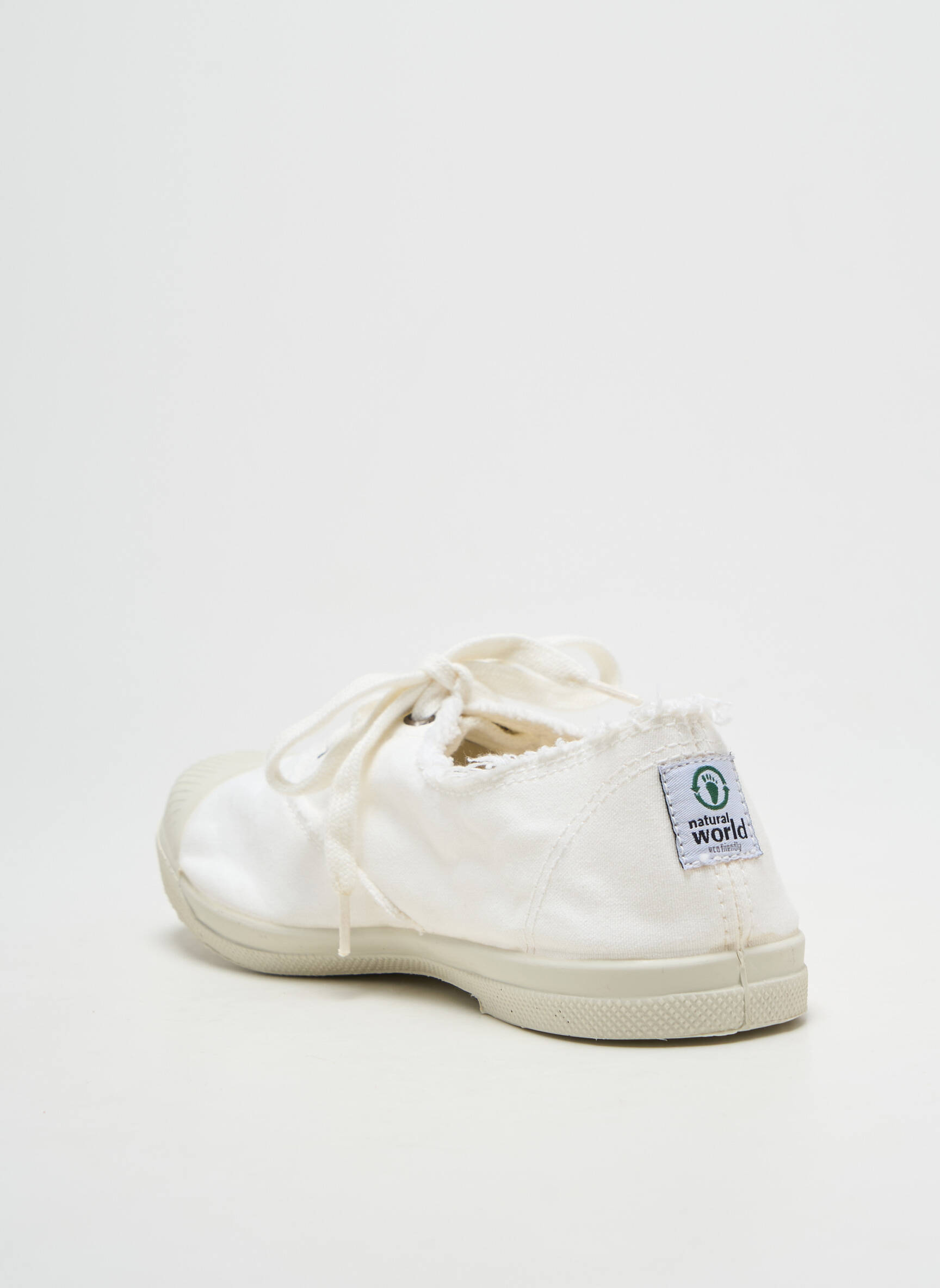 Baskets bout rond talon plat jusqu'à 3cm blanc NATURAL WORLD femme