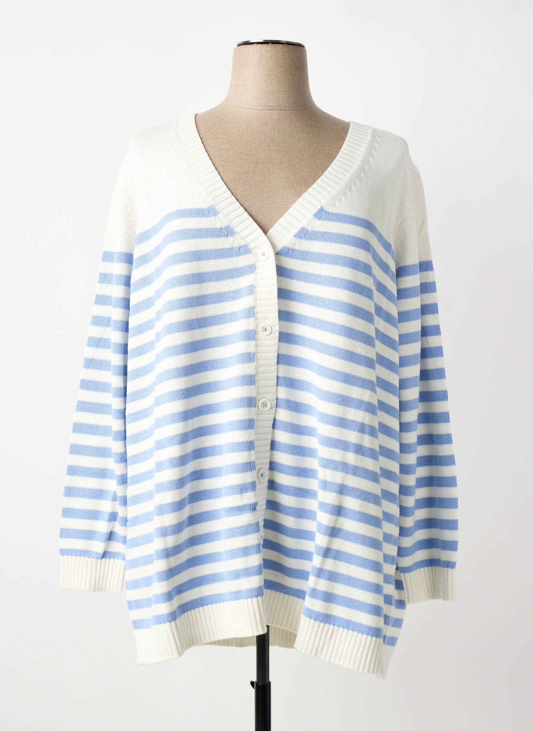 Gilet manches longues fermeture boutonnée sur le devant blanc SHEEGO femme