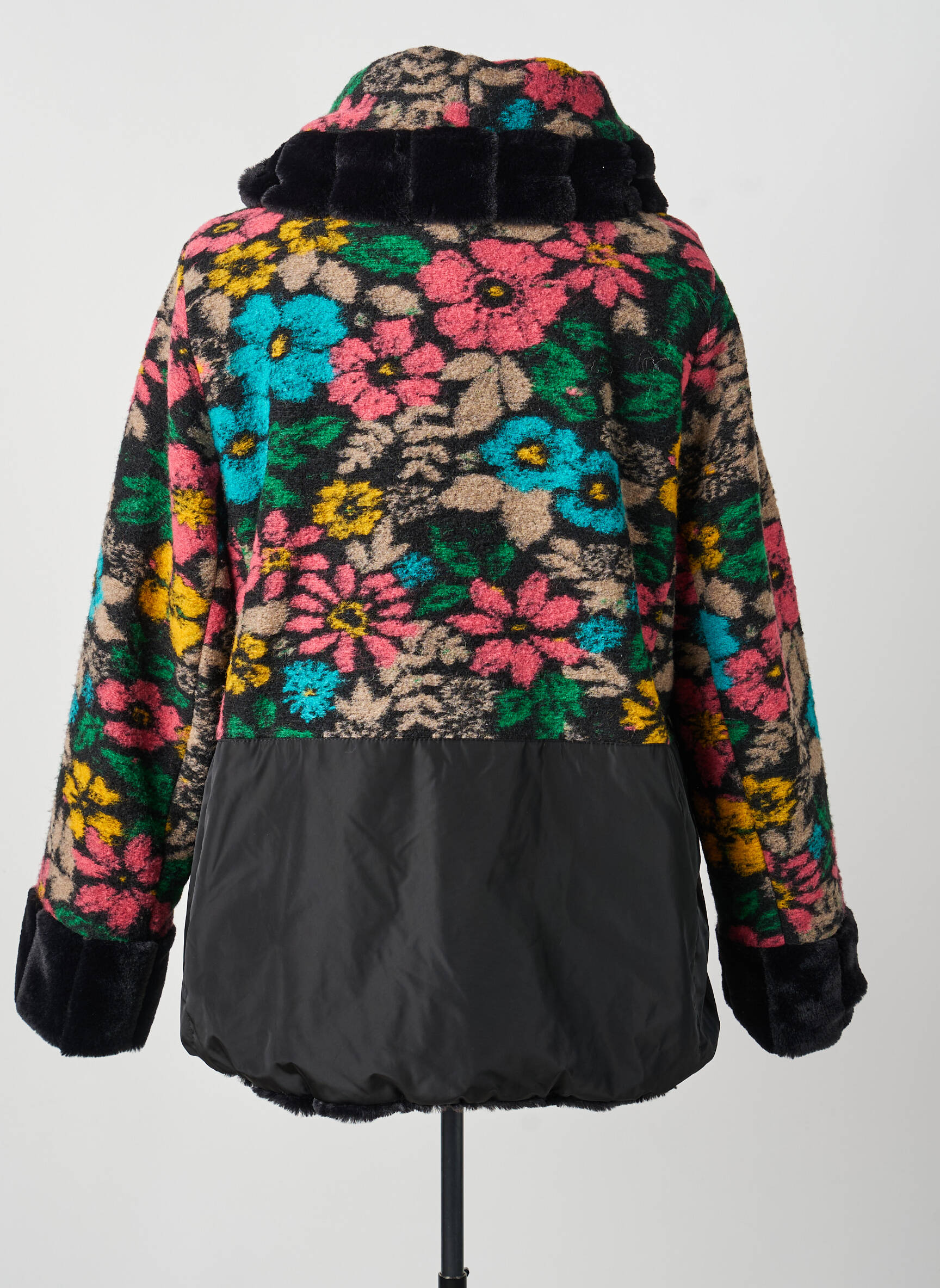 Manteau court capuche a capuche noir TINTA STYLE femme