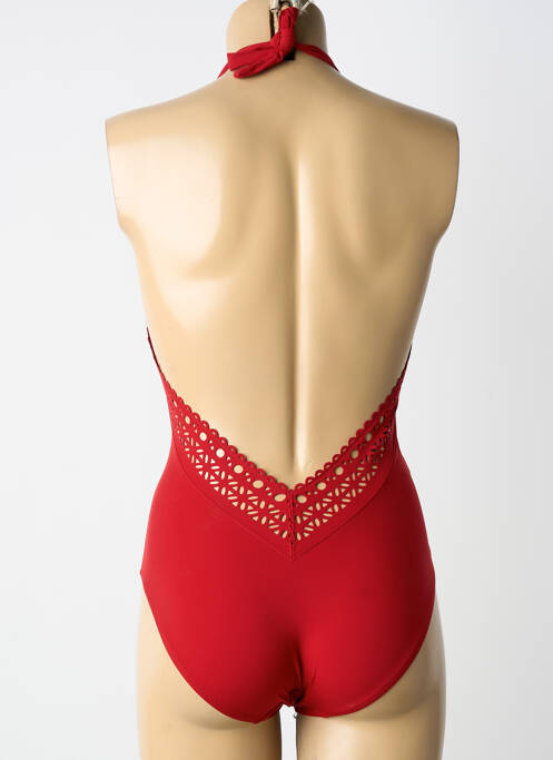 Maillot de bain 1 pièce effet matière satinée haut triangles rouge LISE CHARMEL femme