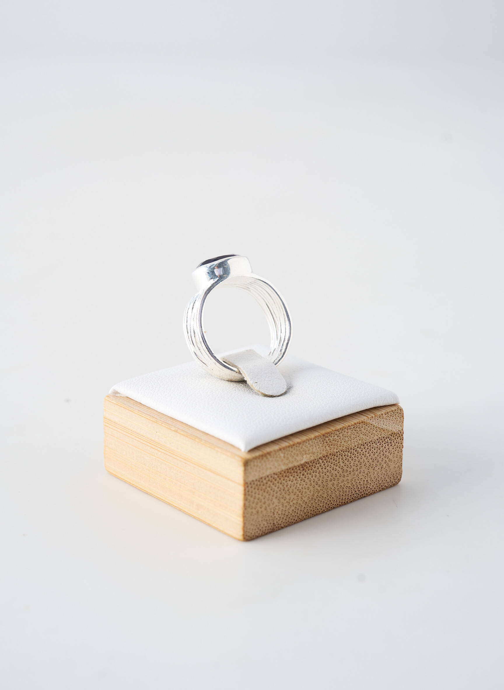 Bague ornement pierre violet CANYON femme