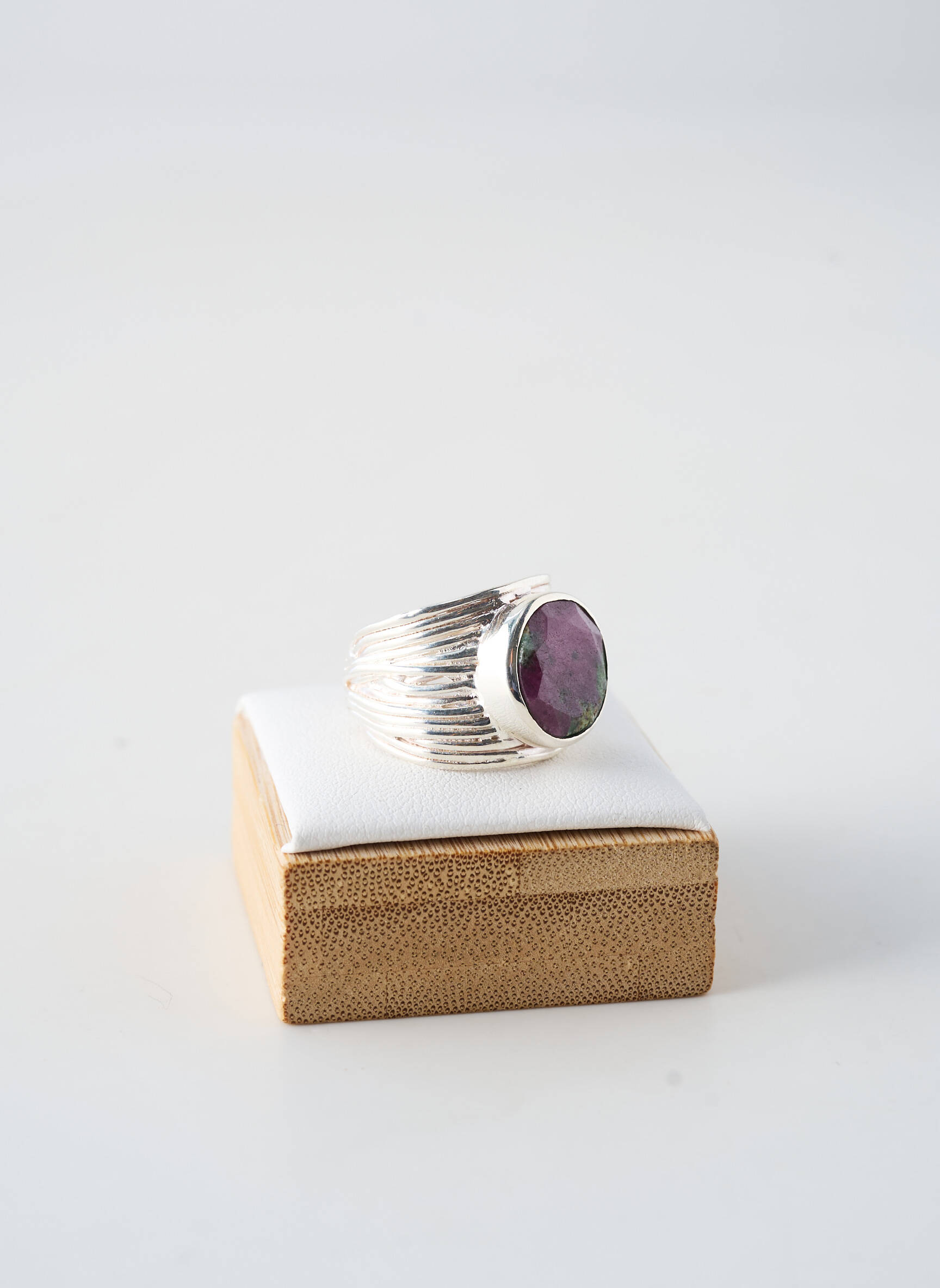 Bague ornement pierre violet fonce CANYON femme