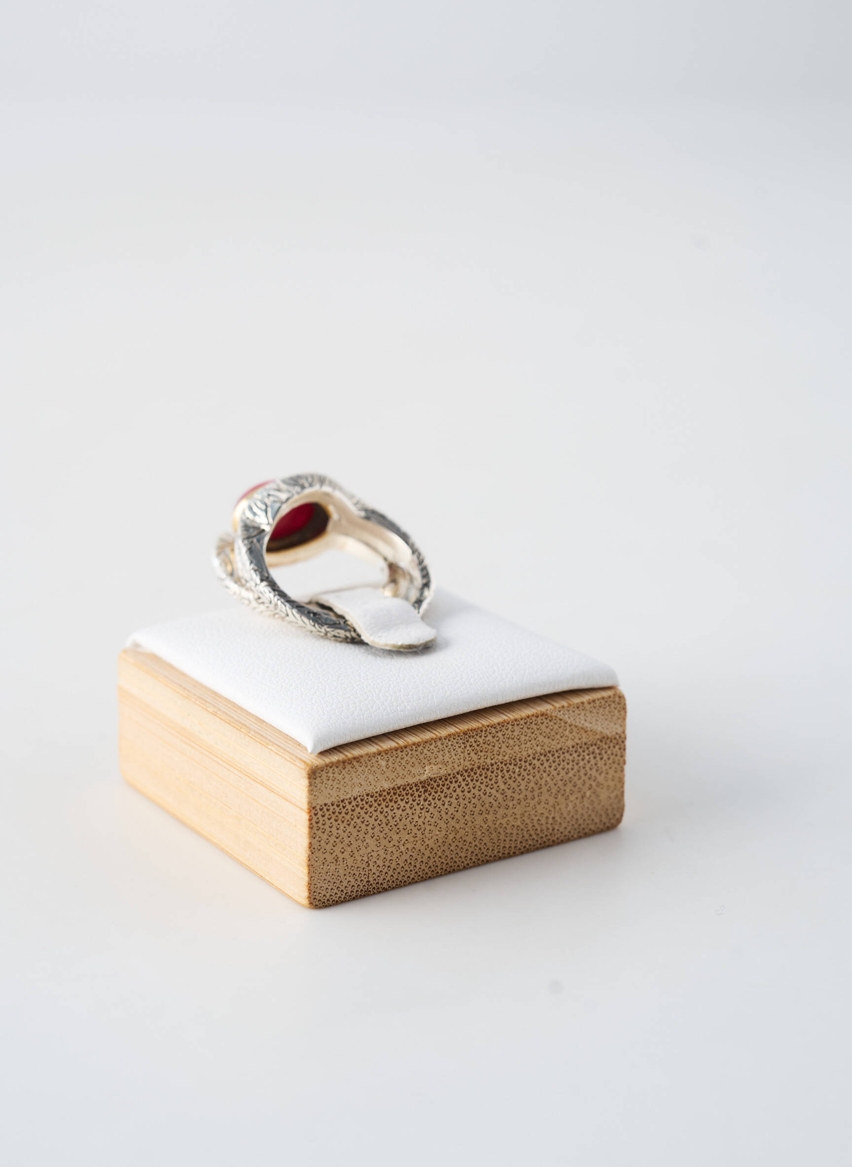 Bague ornement pierre rouge CANYON femme