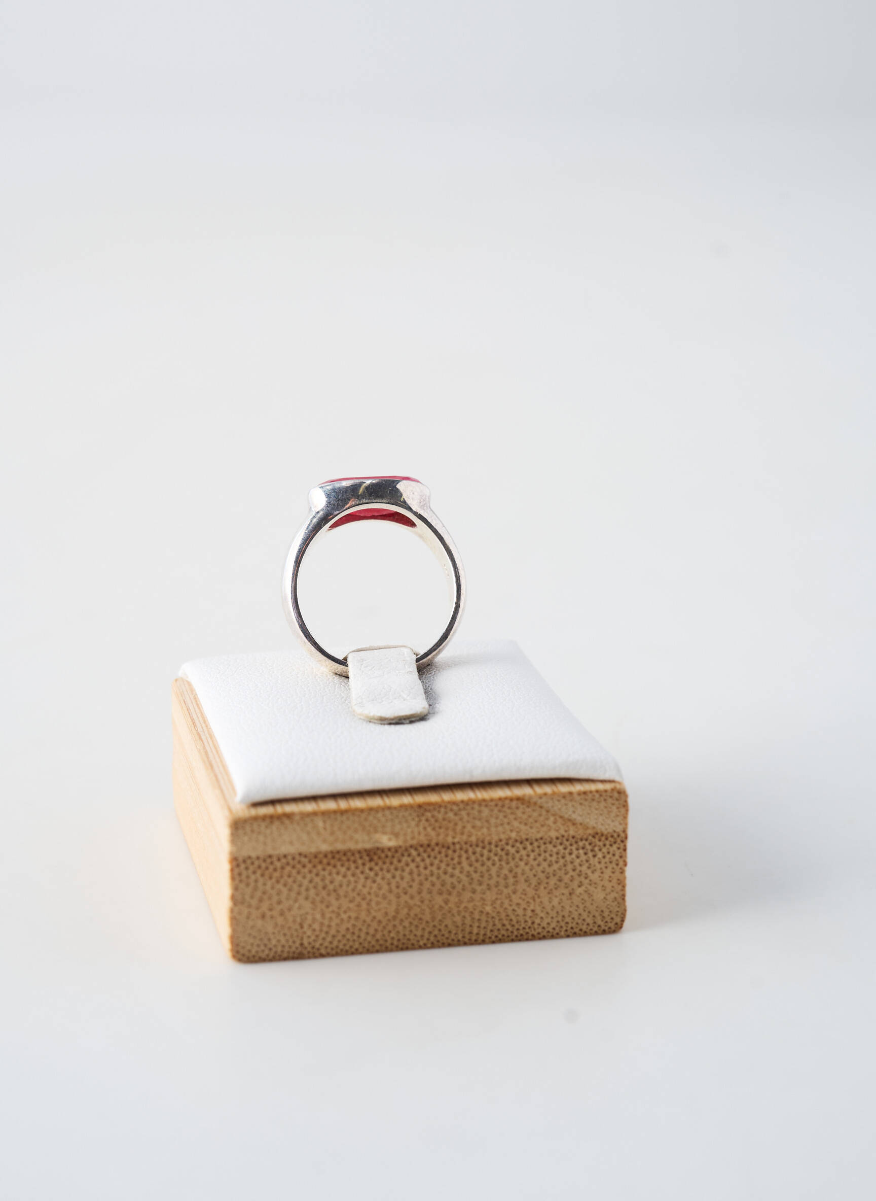 Bague ornement pierre rouge CANYON femme