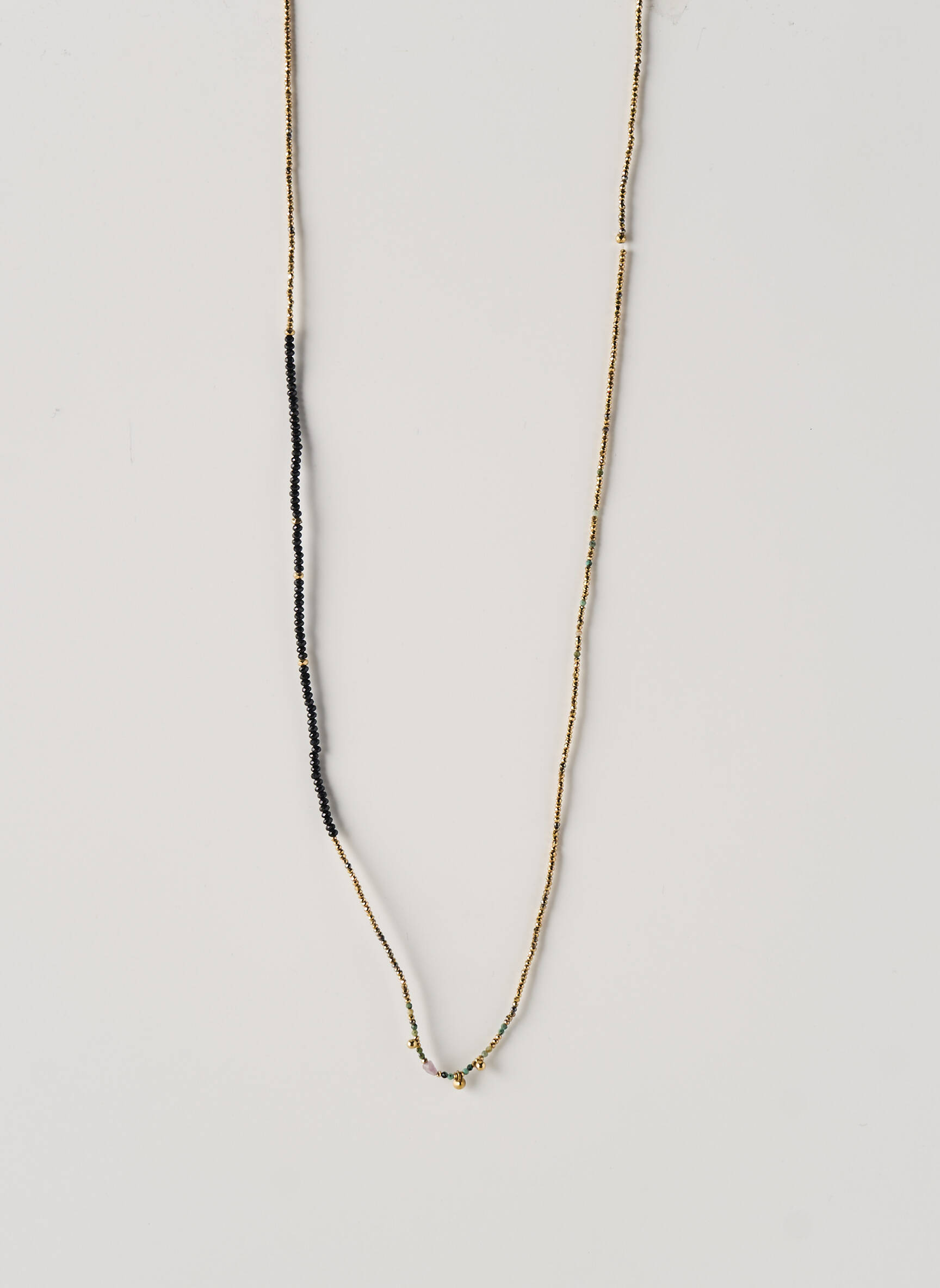 Collier matériaux plaqué or noir BELLE MAIS PAS QUE femme