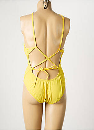 Maillot de bain 1 pièce effet matière satinée jaune NIKE femme