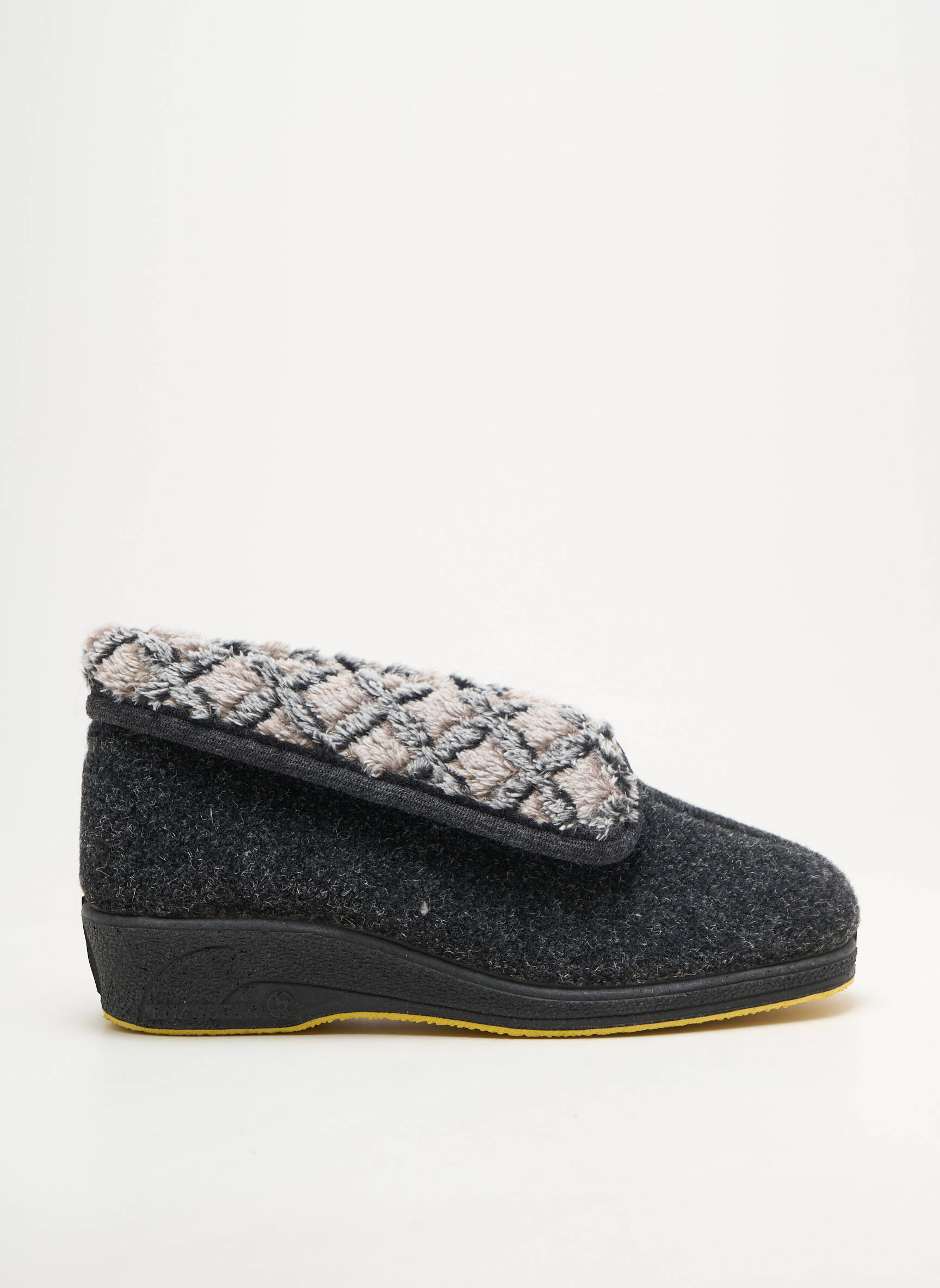 Chaussons/pantoufles bout rond talon plat jusqu'à 3cm gris EMANUELA femme