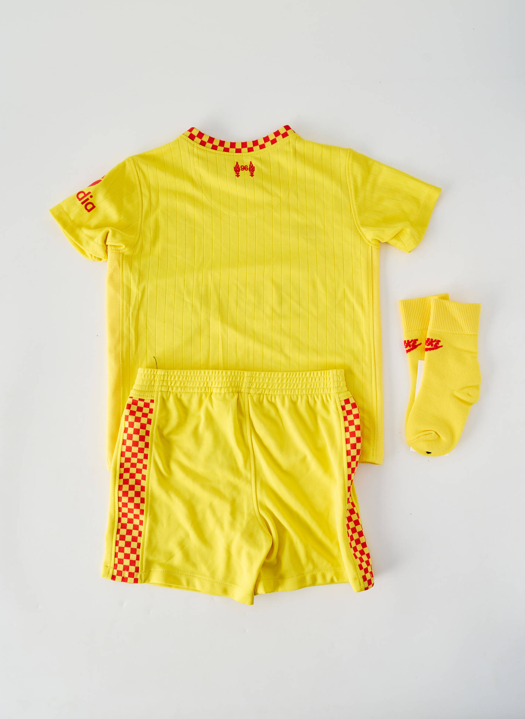 Ensemble short sérigraphie floquée jaune NIKE garçon