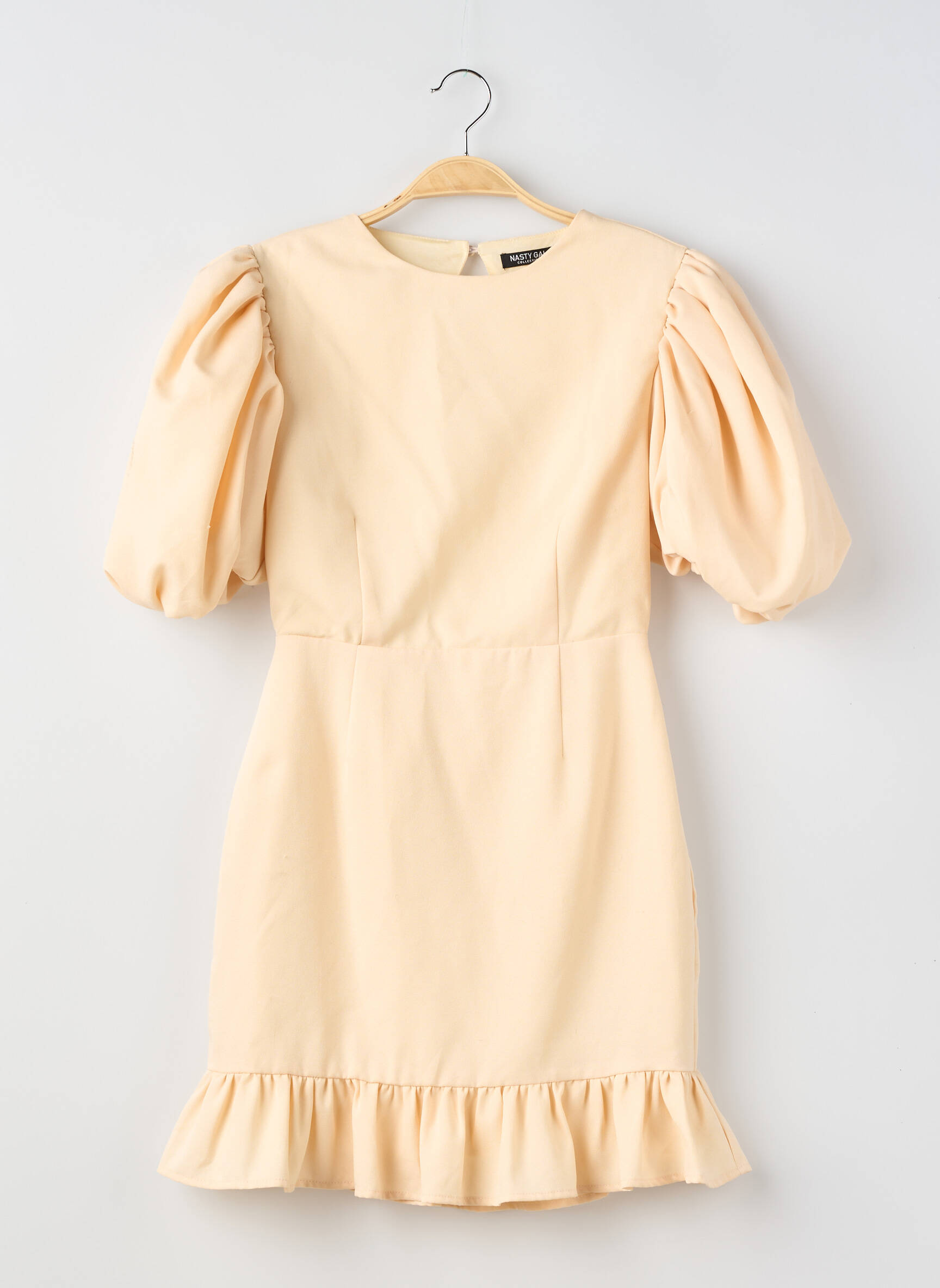 Robe courte manches courtes manches courtes beige NASTY GAL femme